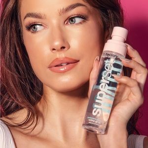 SUPERSET®
Hyaluronic Acid Setting Spray